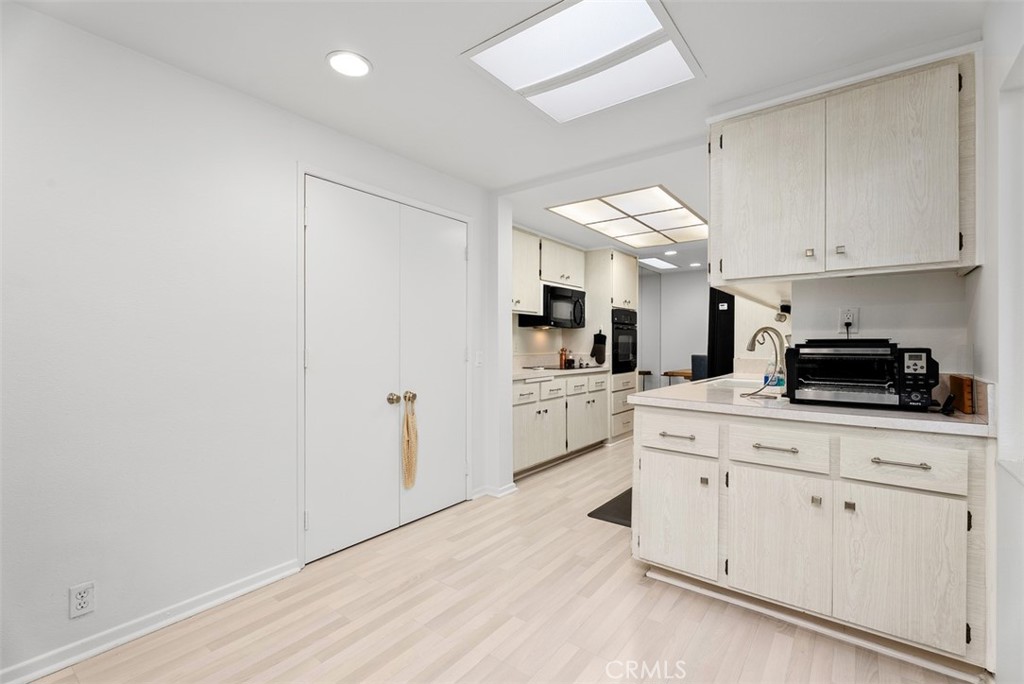 MLS #OC25254445 image #17