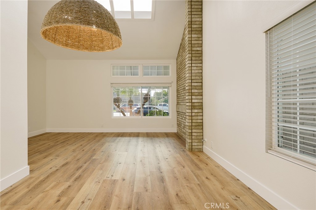 MLS #OC25254478 image #4