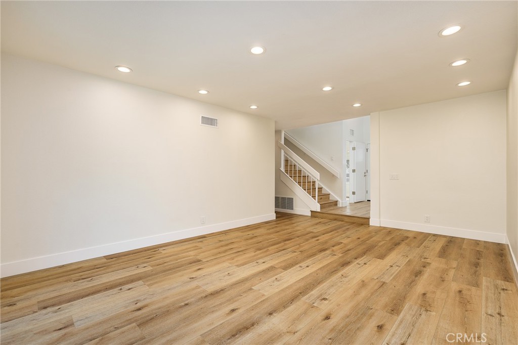 MLS #OC25254478 image #8