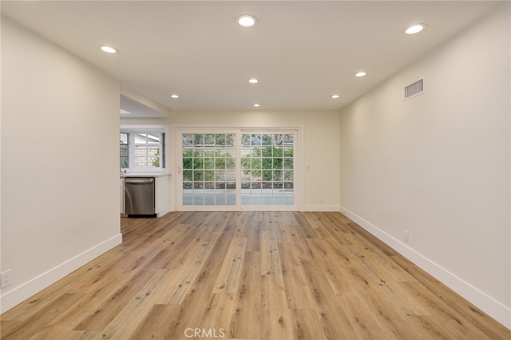 MLS #OC25254478 image #9