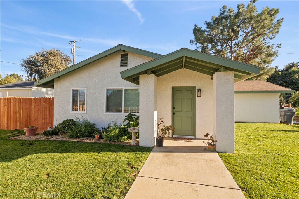 MLS #OC25254490 image #1