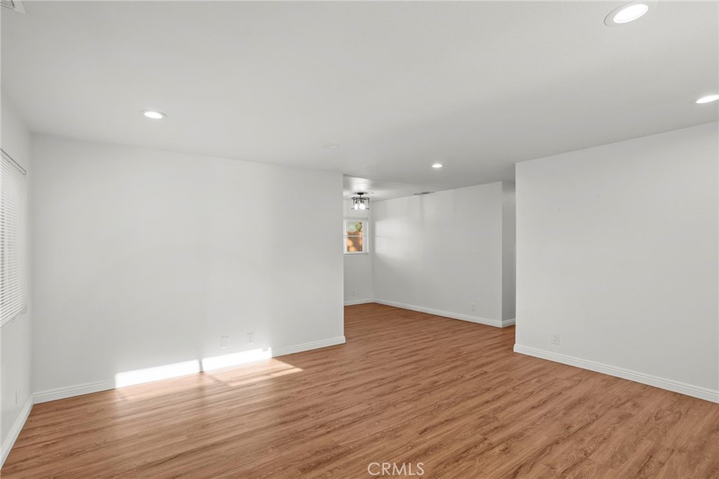 MLS #OC25254490 image #15