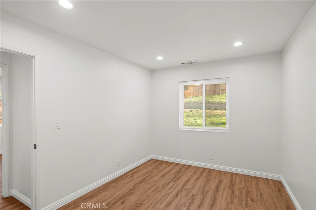 MLS #OC25254490 image #9