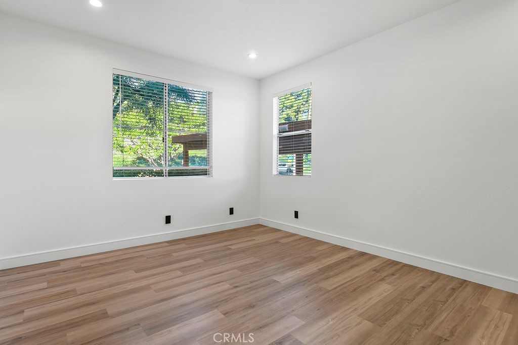 MLS #OC25254672 image #11