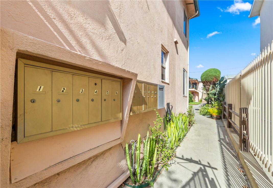 MLS #OC25254724 image #1