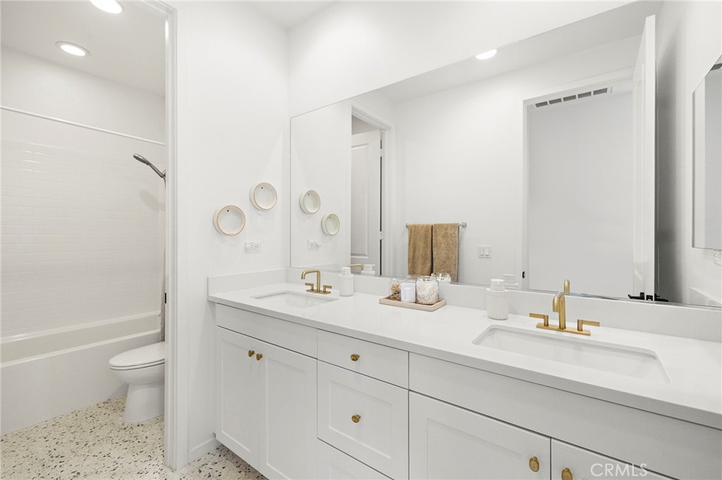 MLS #OC25254792 image #15