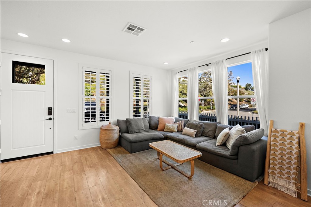 MLS #OC25254792 image #6