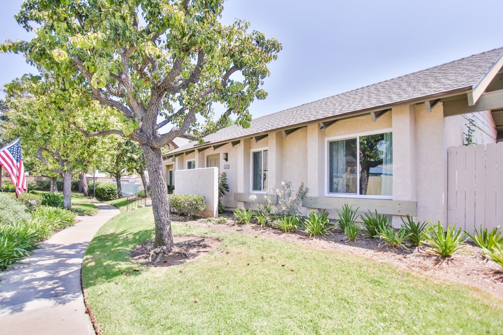 MLS #OC25180654 image #1