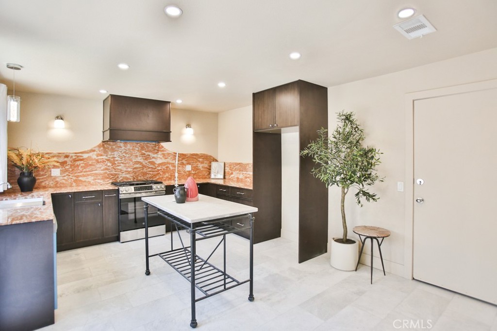 MLS #OC25180654 image #13