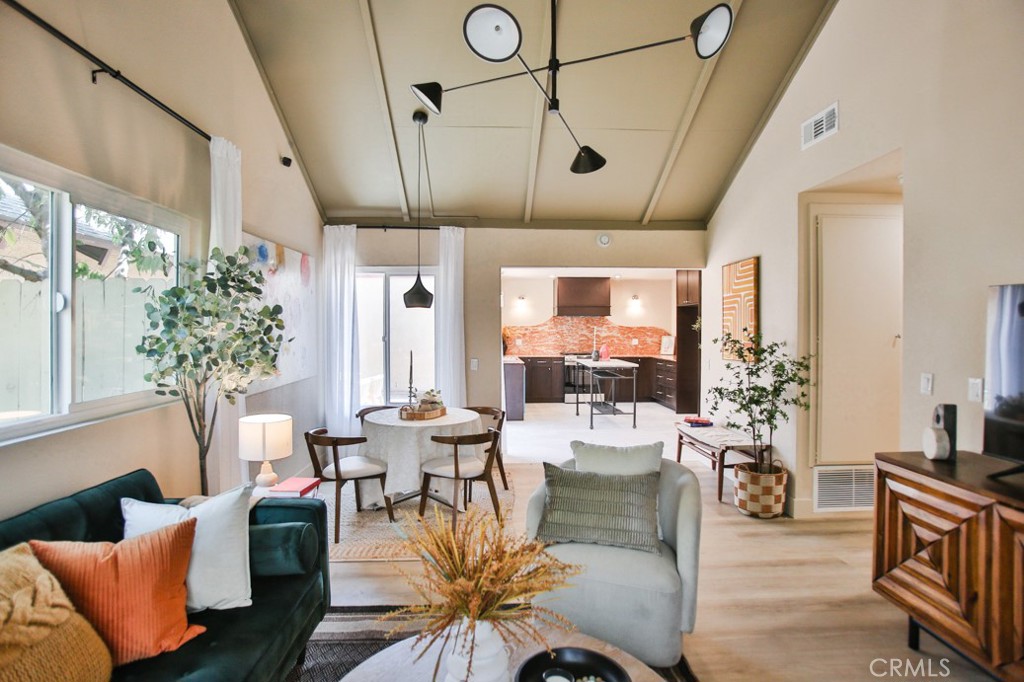 MLS #OC25180654 image #4