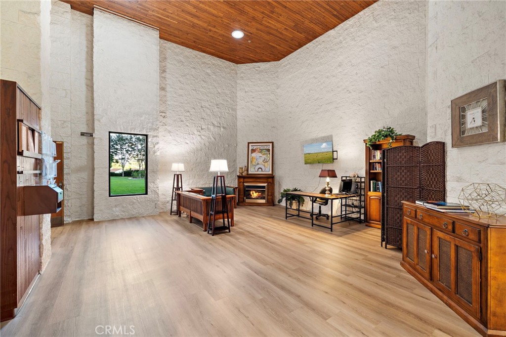 MLS #OC25255034 image #9