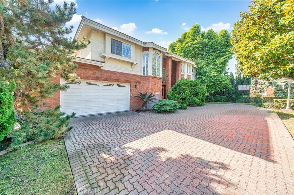 MLS #OC25255092 image #0