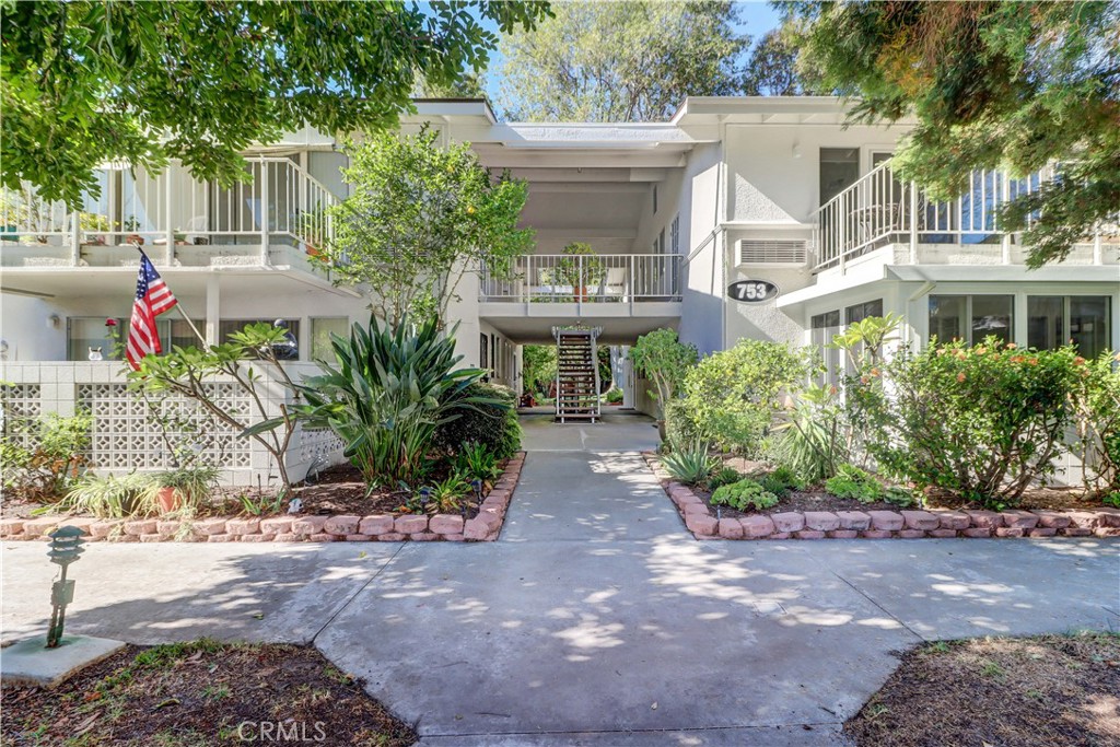 MLS #OC25255111 image #40