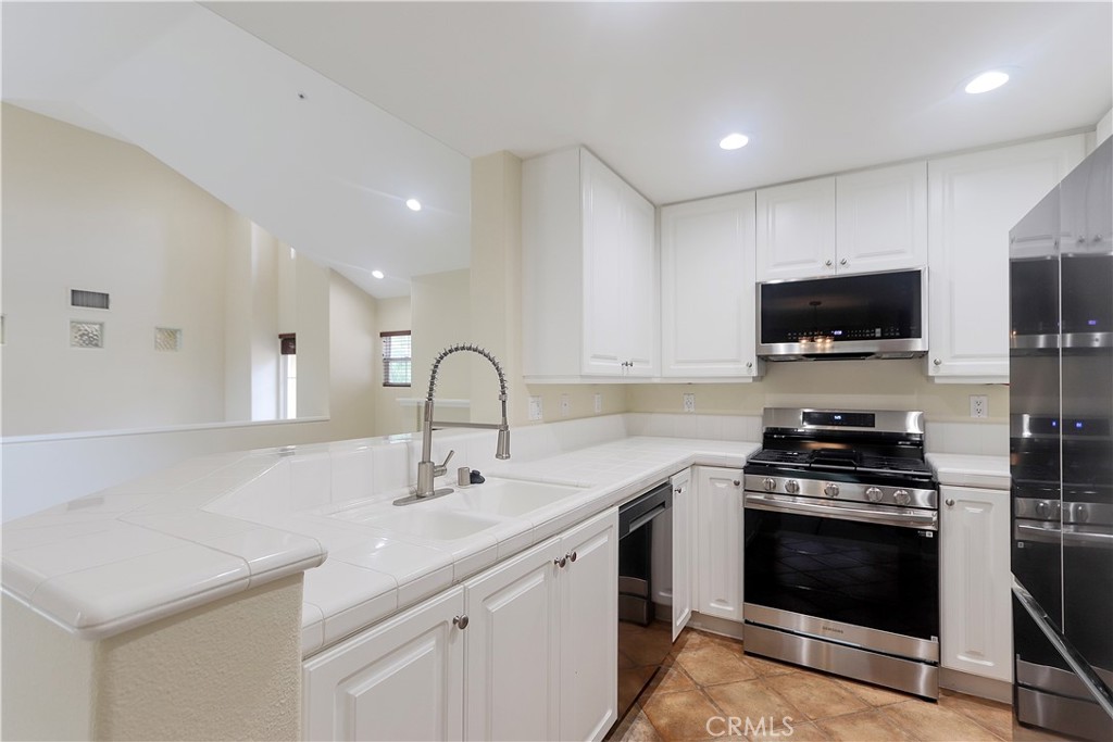 MLS #OC25255124 image #4