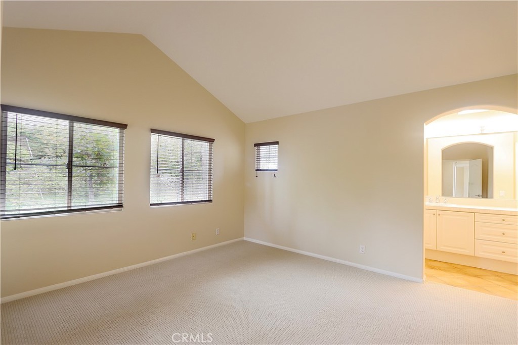 MLS #OC25255124 image #9