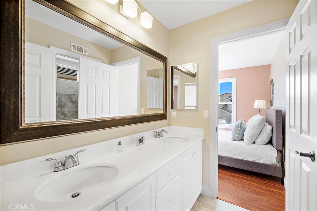 MLS #OC25255139 image #26