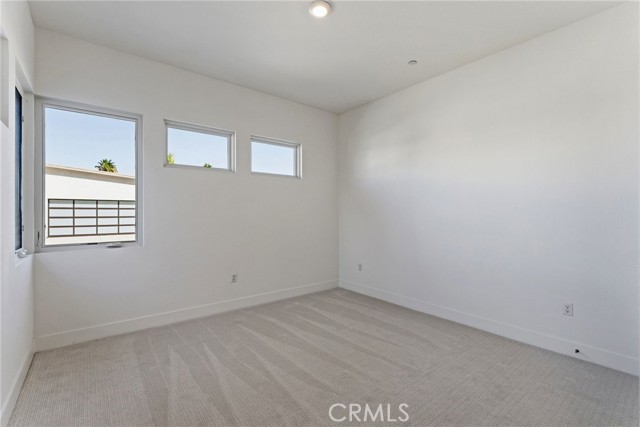 MLS #OC25255212 image #14