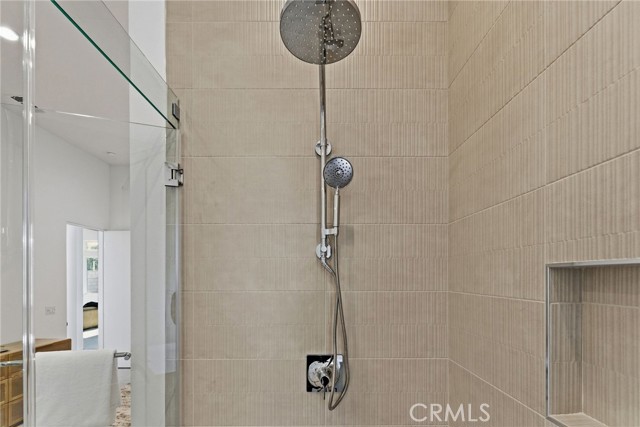 MLS #OC25255212 image #15