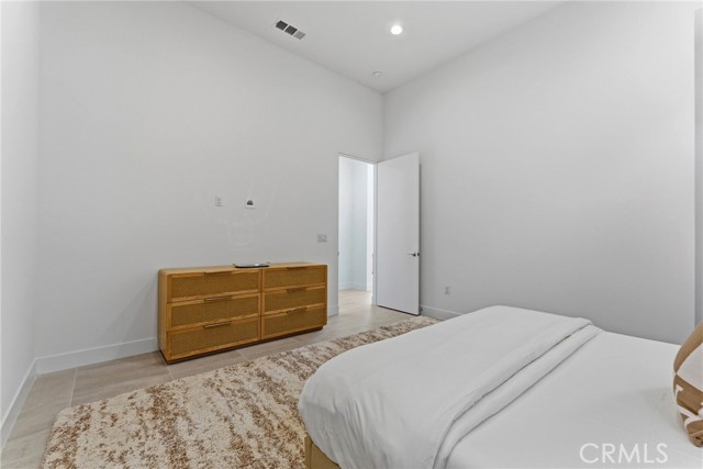 MLS #OC25255212 image #9