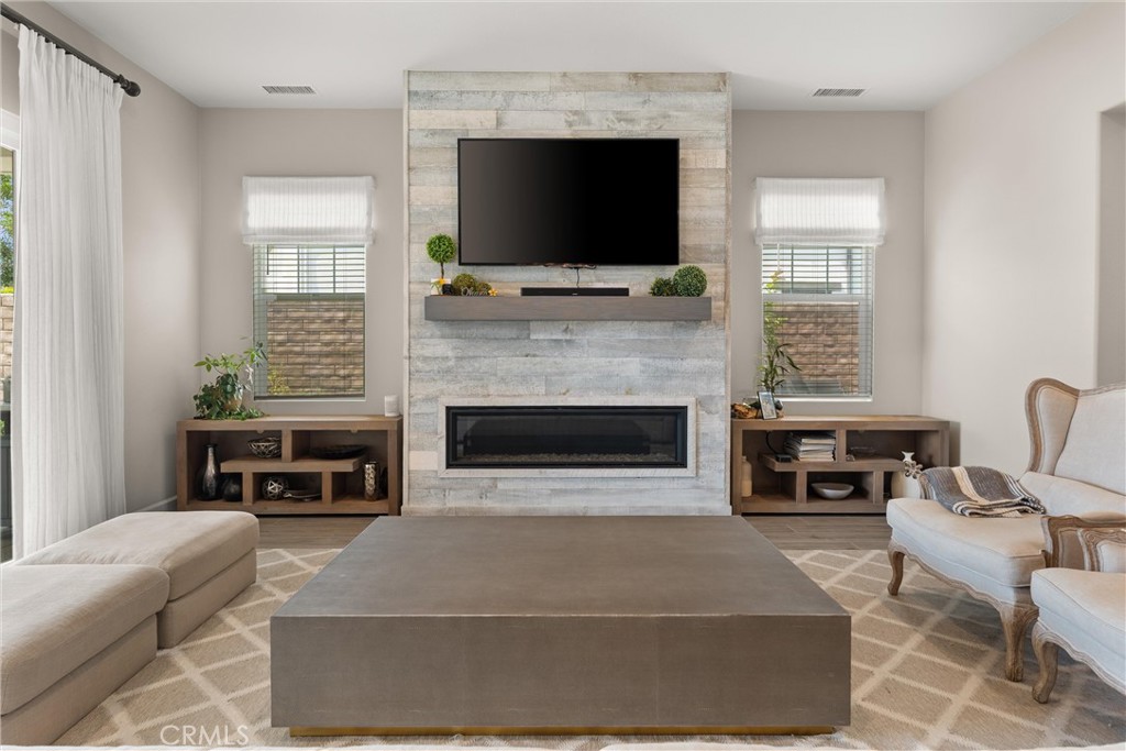 MLS #OC25255296 image #10