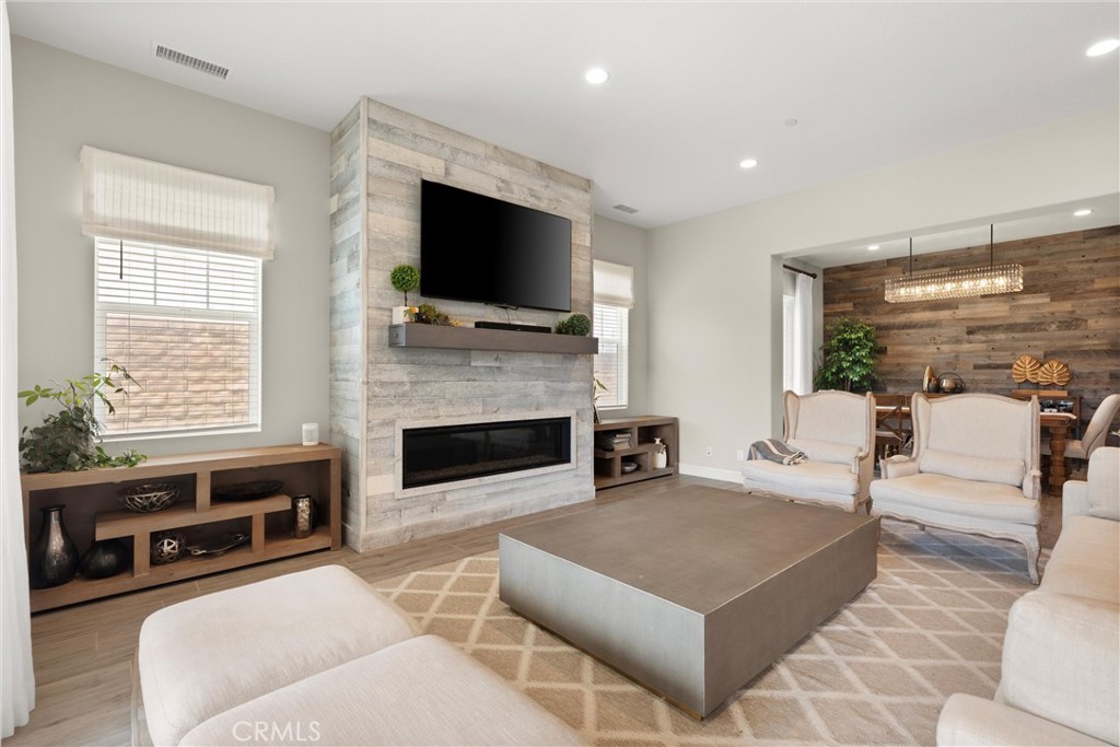 MLS #OC25255296 image #5