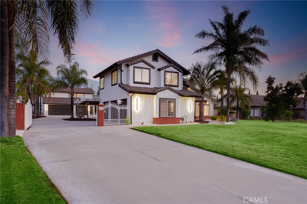 MLS #OC25255376 image #1