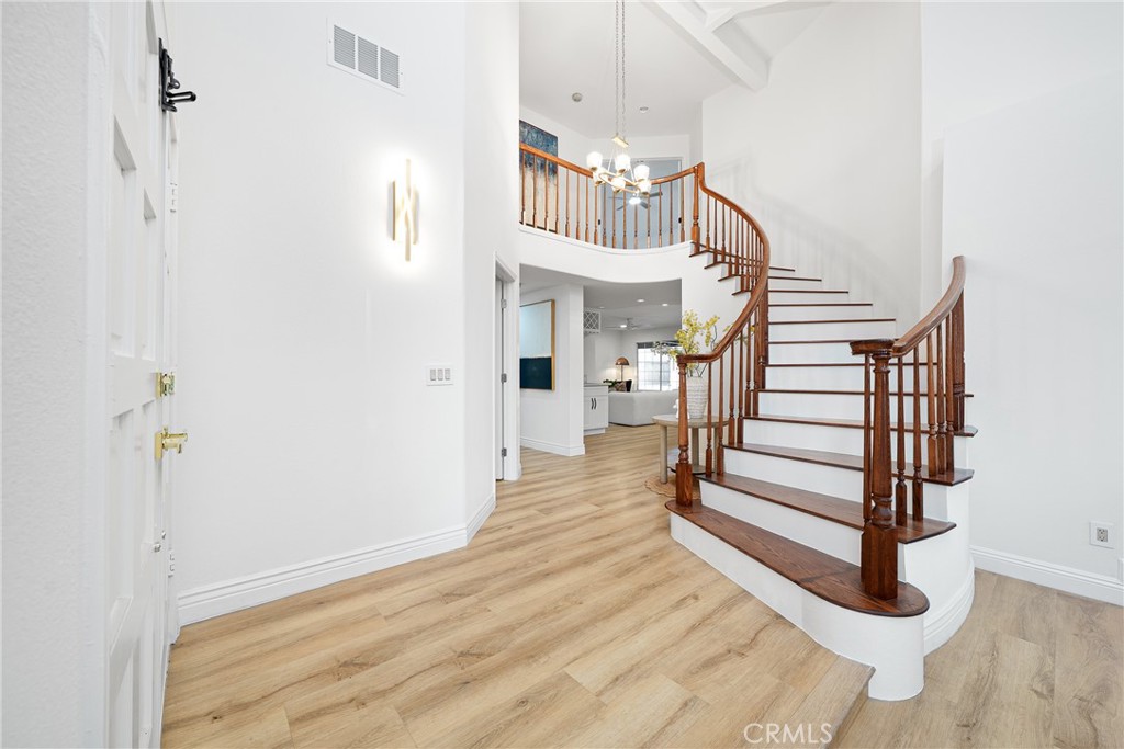 MLS #OC25255376 image #9