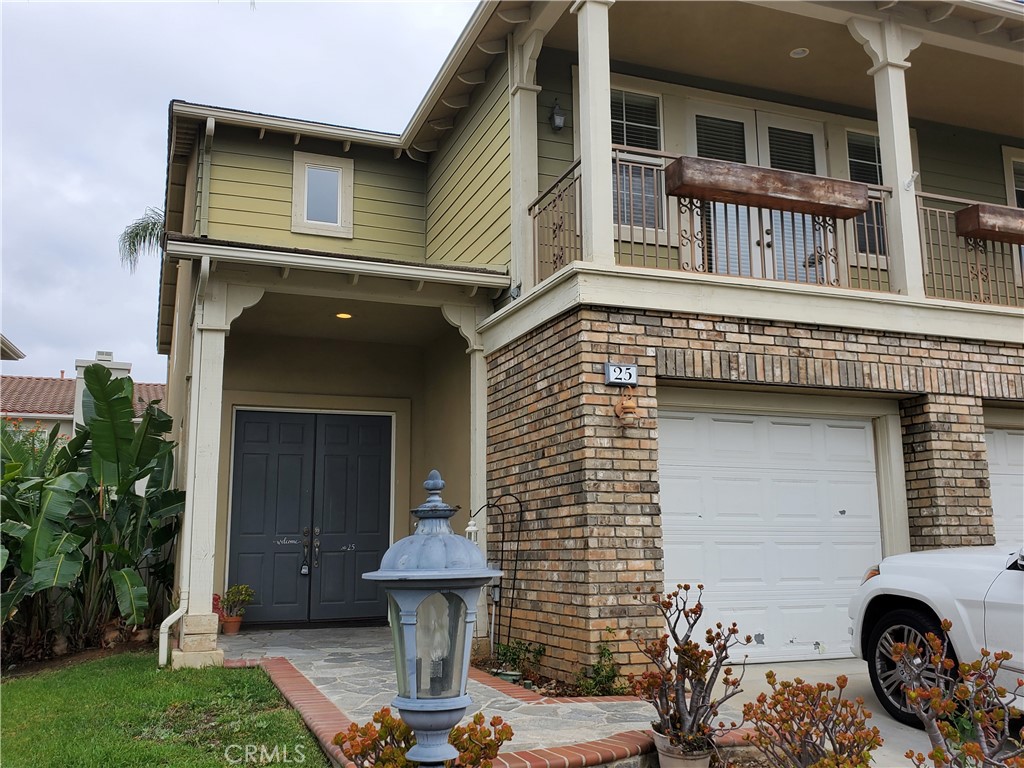 MLS #OC25255377 image #1