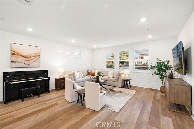 MLS #OC25255406 image #11