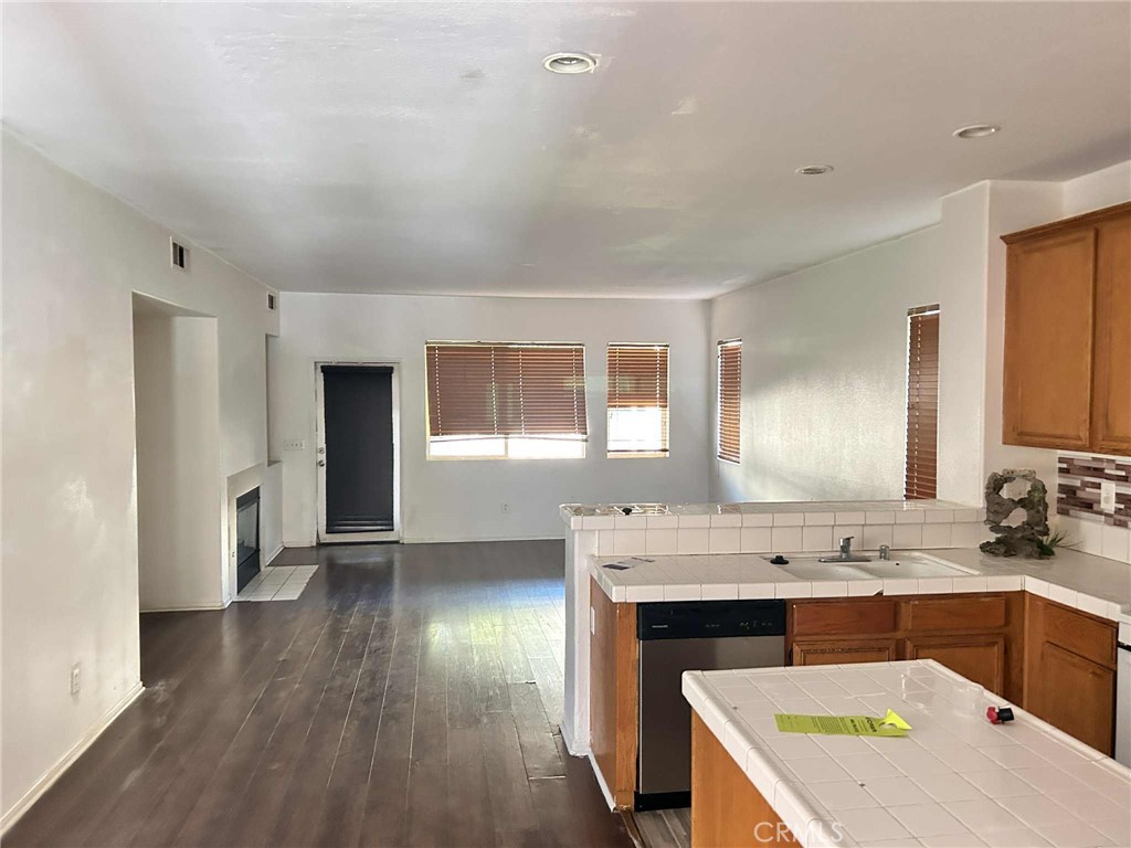 MLS #OC25255480 image #3