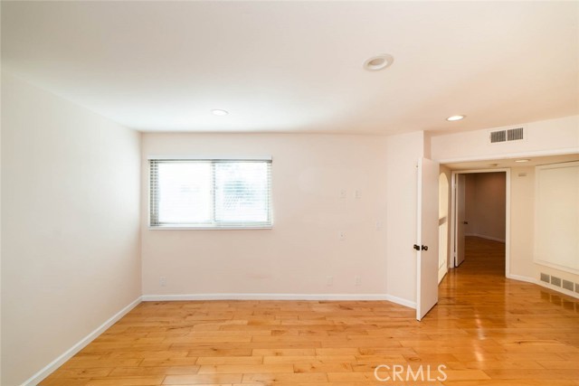 MLS #OC25255490 image #27