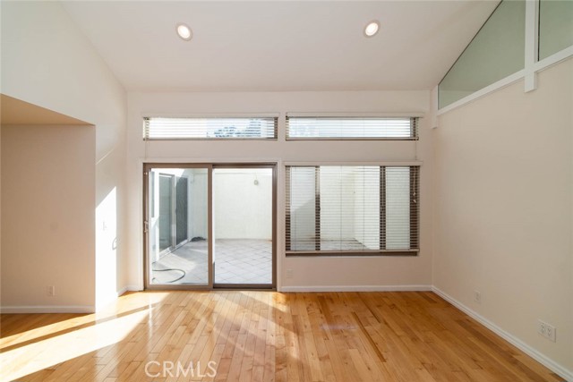 MLS #OC25255490 image #9