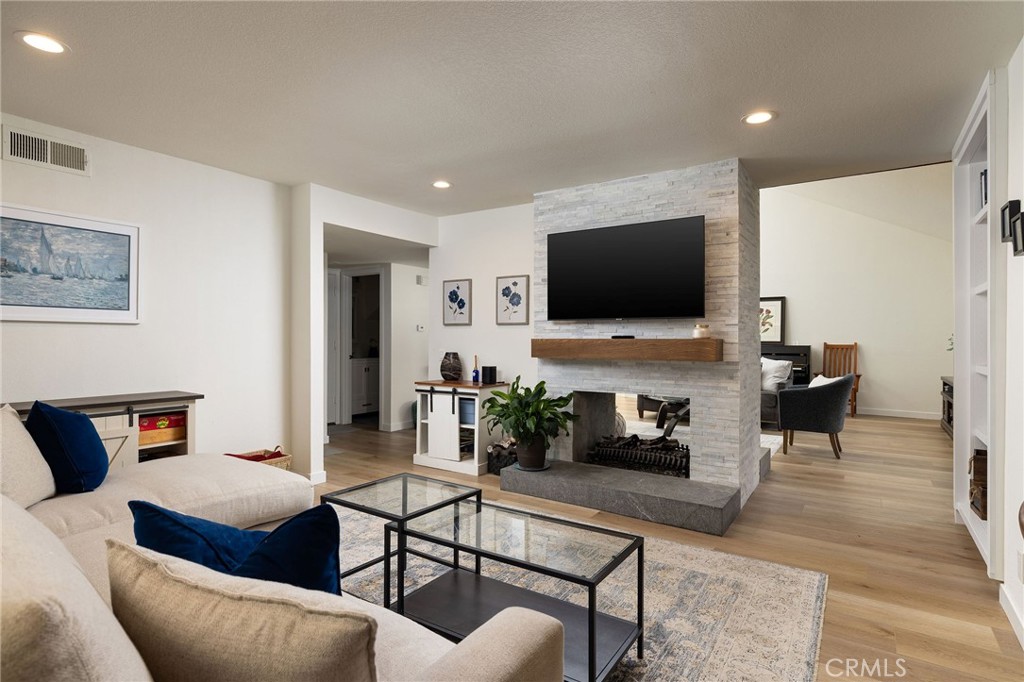 MLS #OC25255509 image #15