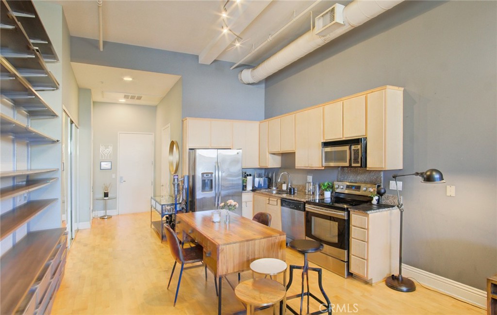 MLS #OC25255620 image #1