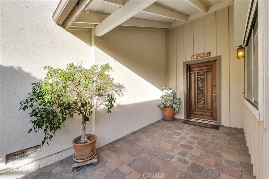 MLS #OC25255657 image #1