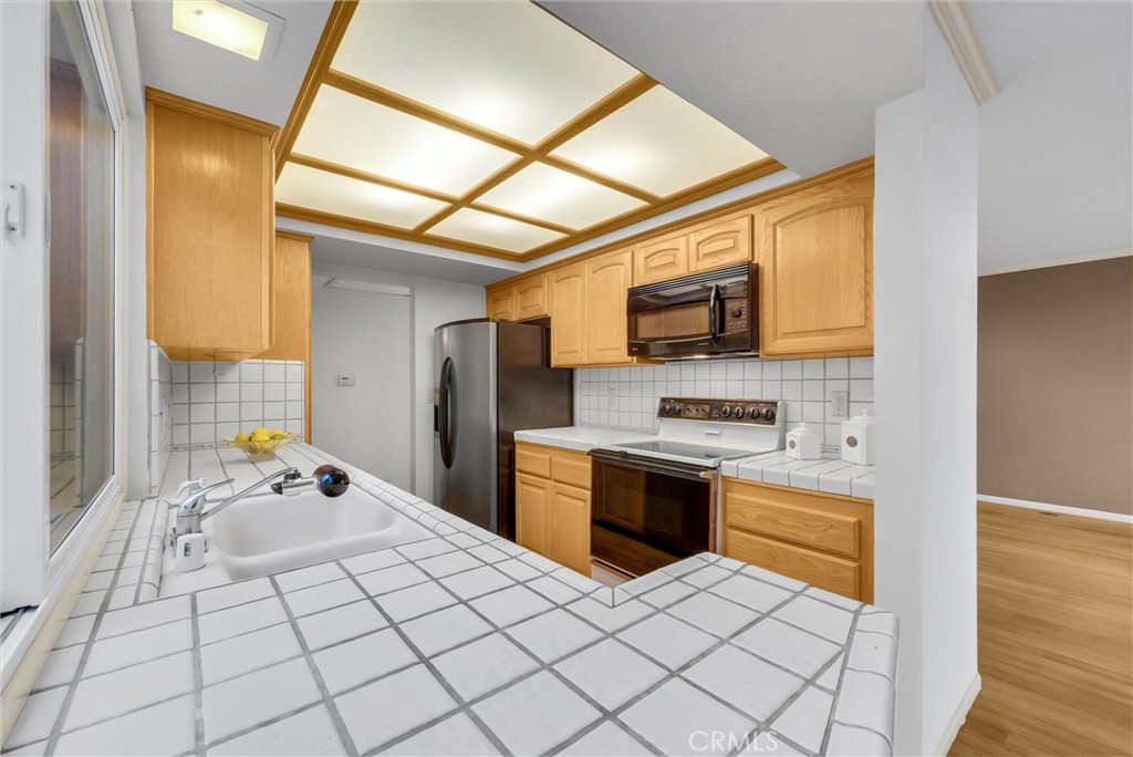 MLS #OC25255657 image #10