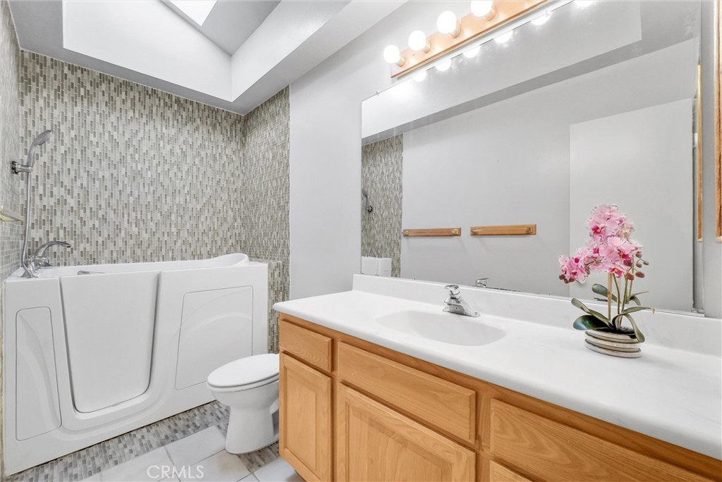 MLS #OC25255657 image #19