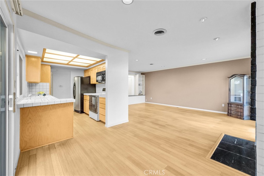 MLS #OC25255657 image #8