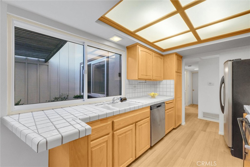 MLS #OC25255657 image #9