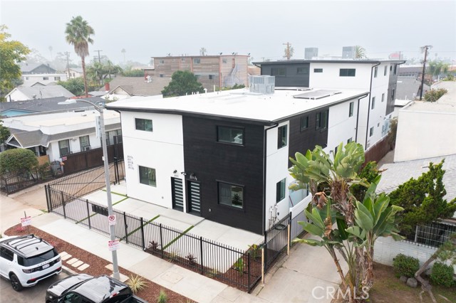 MLS #OC25255700 image #1