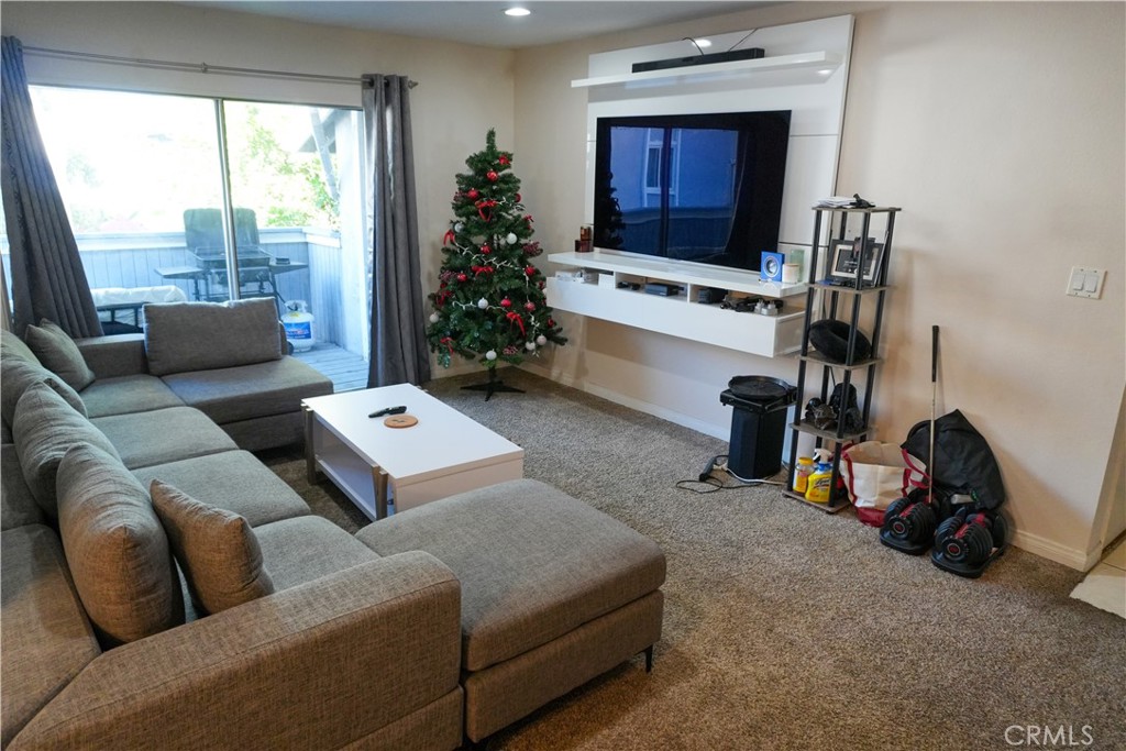 MLS #OC25255752 image #1