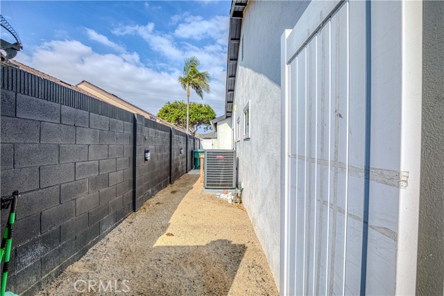 MLS #OC25255779 image #24