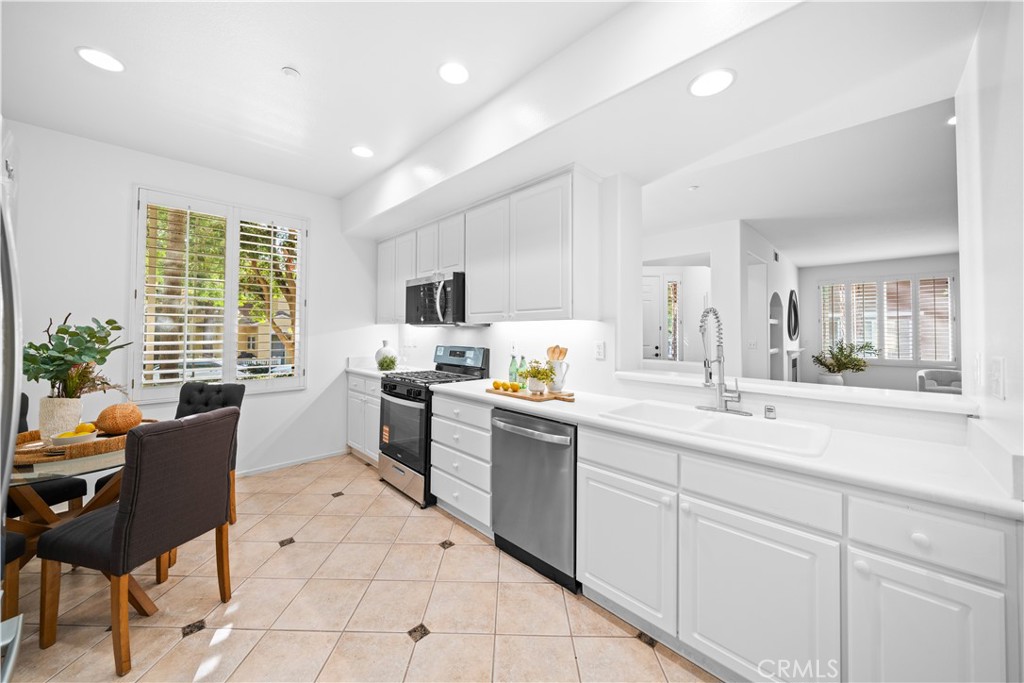 MLS #OC25255828 image #17