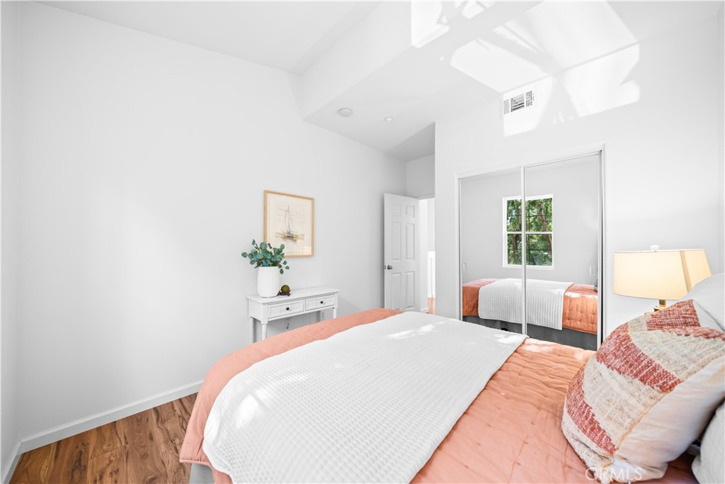 MLS #OC25255828 image #28