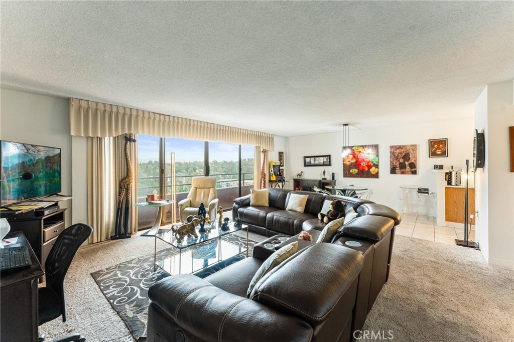 MLS #OC25255863 image #1