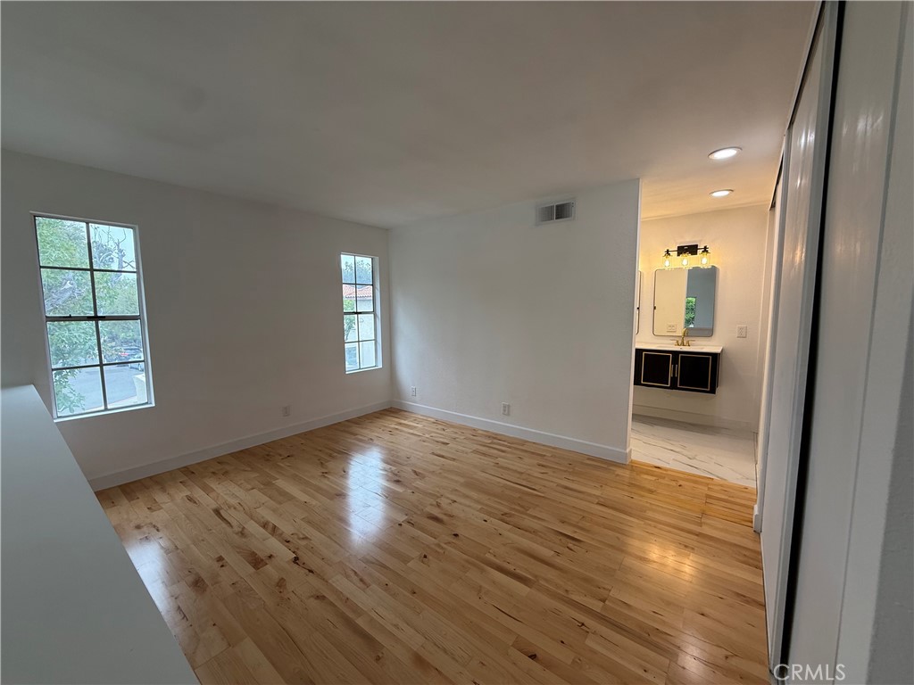 MLS #OC25255882 image #11