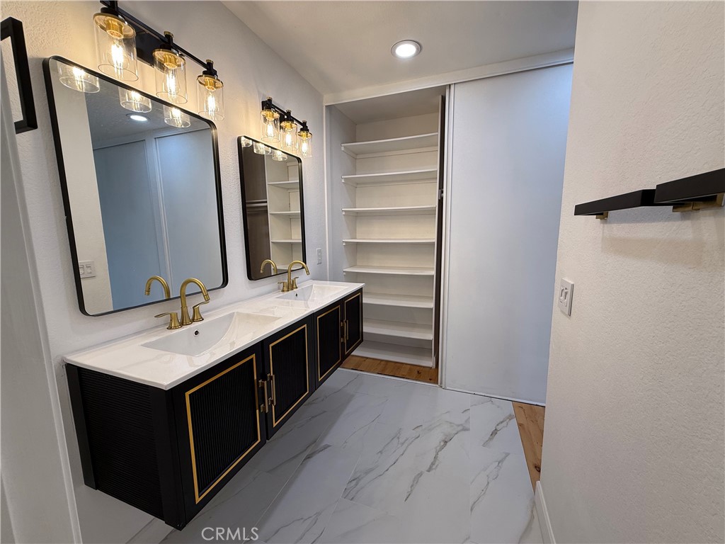 MLS #OC25255882 image #17