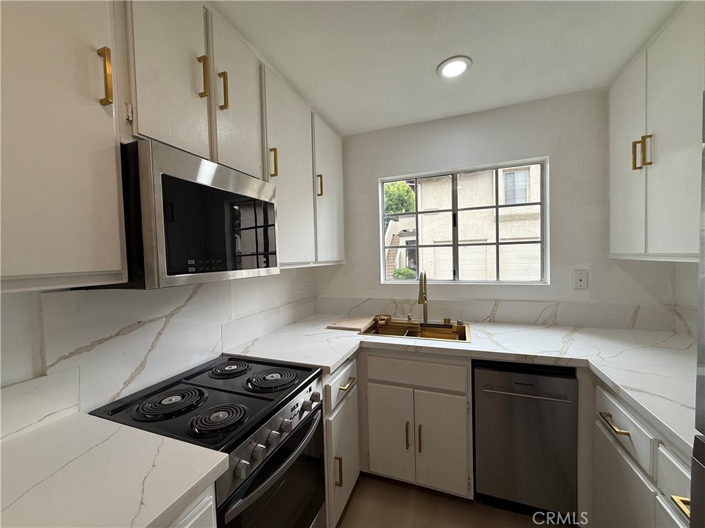 MLS #OC25255882 image #2