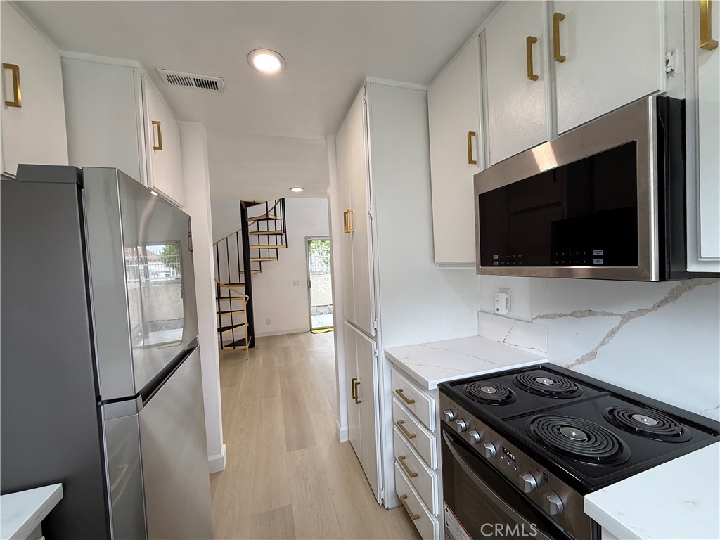 MLS #OC25255882 image #4