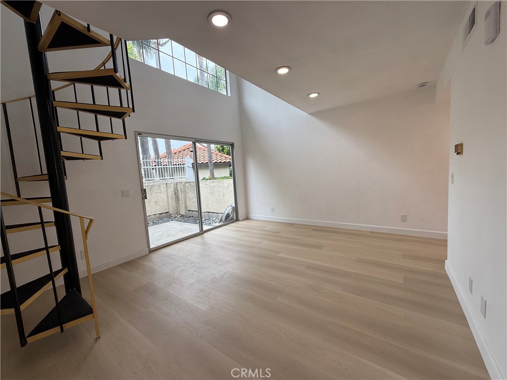 MLS #OC25255882 image #9